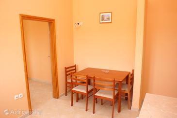 Dining room Brodarica, Dining room u smještaju tipa apartment, WIFI.