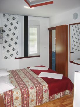 Room S-4216-a - Apartments and Rooms Primošten (Primošten) - 4216