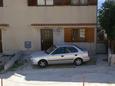 Parking lot Pisak, Omiš, Parking lot 4278 - Apartments blizu mora with pebble beach.