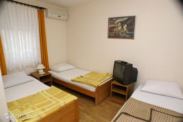 Bedroom Biograd na Moru, Bedroom u smještaju tipa room, dostupna klima i WIFI.