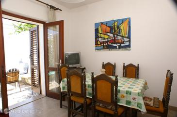 Dining room Uvala Crkvice, Dining room u smještaju tipa apartment, dopusteni kucni ljubimci.