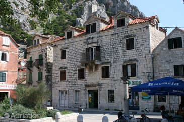Property - Apartments 4642 Property Omiš (Omiš) - Accommodation 4642 - Apartments with sandy beach.