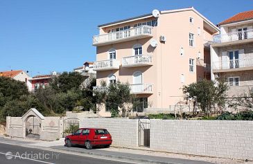 Property - Apartments 4835 Property Brodarica (Šibenik) - Accommodation 4835 - Apartments near sea with pebble beach.