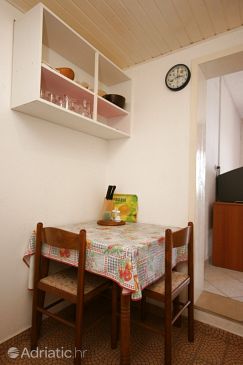 Dining room Živogošće - Porat, Dining room u smještaju tipa studio-apartment, dopusteni kucni ljubimci i WIFI.