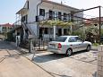 Parking lot Poljica, Trogir, Parking lot 4885 - Apartments blizu mora with pebble beach.