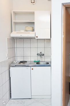Kitchen Saplunara, Kitchen u smještaju tipa studio-apartment, dopusteni kucni ljubimci i WIFI.
