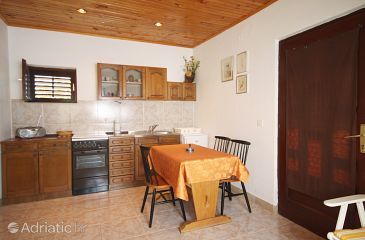 Dining room Stomorska, Dining room u smještaju tipa studio-apartment.