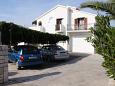 Parking lot - Rooms 5170 Parking lot Gornje selo (Šolta) - Accommodation 5170 - Rooms with pebble beach.