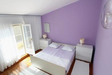 Bedroom Makarska, Bedroom u smještaju tipa room, dopusteni kucni ljubimci i WIFI.