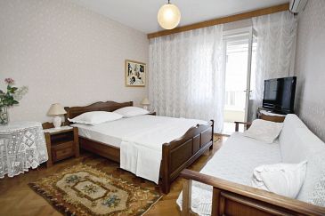 Bedroom Makarska, Bedroom u smještaju tipa room, dopusteni kucni ljubimci i WIFI.