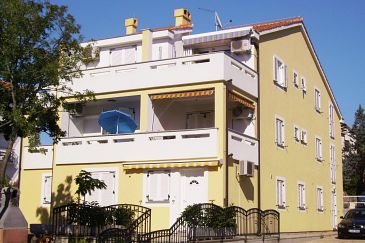 Property - Apartments 5289 Property Malinska (Krk) - Accommodation 5289 - Apartments with pebble beach.