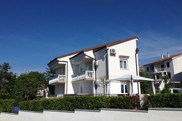 Property - Apartments 5295 Property Njivice (Krk) - Accommodation 5295 - Apartments near sea with pebble beach.