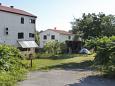 Parking lot - Apartments 5297 Parking lot Njivice (Krk) - Accommodation 5297 - Apartments with pebble beach.