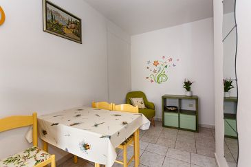Dining room Vrbnik, Dining room u smještaju tipa apartment, dopusteni kucni ljubimci i WIFI.