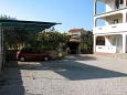 Parking lot - Apartments 5306 Parking lot Kornić (Krk) - Accommodation 5306 - Apartments with pebble beach.