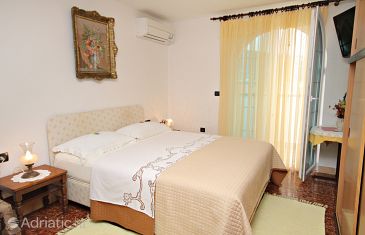 Bedroom Baška, Bedroom u smještaju tipa room, dopusteni kucni ljubimci.