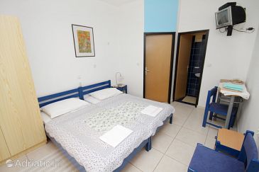 Room S-5545-a - Apartments and Rooms Novi Vinodolski (Novi Vinodolski) - 5545