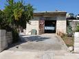 Parking lot - Apartments 5615 Parking lot Sumartin (Brač) - Accommodation 5615 - Apartments near sea with pebble beach.