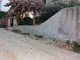 Parking lot - Apartments 5618 Parking lot Postira (Brač) - Accommodation 5618 - Apartments with pebble beach.