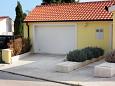 Parking lot - Apartments 5642 Parking lot Bol (Brač) - Accommodation 5642 - Apartments with pebble beach.