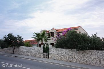 Property - Apartments 5670 Property Supetar (Brač) - Accommodation 5670 - Apartments with pebble beach.