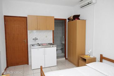 Kitchen Hvar, Kitchen u smještaju tipa studio-apartment.
