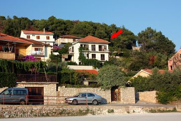 Property - Apartments 5695 Property Jelsa (Hvar) - Accommodation 5695 - Apartments with pebble beach.