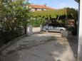 Parking lot - Apartments 5703 Parking lot Jelsa (Hvar) - Accommodation 5703 - Apartments with sandy beach.