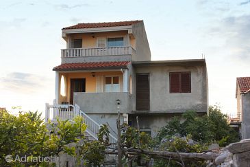 Property - Apartments 5721 Property Sućuraj (Hvar) - Accommodation 5721 - Apartments near sea with pebble beach.