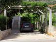 Parking lot - Apartments 592 Parking lot Ivan Dolac (Hvar) - Accommodation 592 - Apartments with pebble beach.
