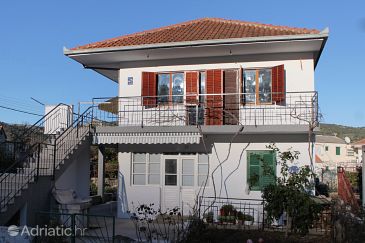 Property - Apartments 5967 Property Vinišće (Trogir) - Accommodation 5967 - Apartments near sea with rocky beach.