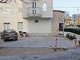 Parking lot Dugi Rat, Omiš, Parking lot 6002 - Apartments blizu mora with pebble beach.