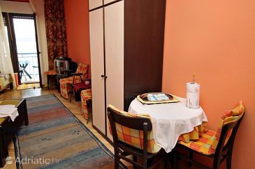 Dining room Lokva Rogoznica, Dining room u smještaju tipa studio-apartment, dopusteni kucni ljubimci i WIFI.
