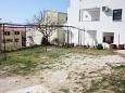 Parking lot - Apartments 6070 Parking lot Nemira (Omiš) - Accommodation 6070 - Apartments with pebble beach.