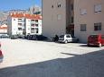 Parking lot Omiš, Omiš, Parking lot 6073 - Apartments blizu mora with sandy beach.