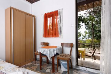 Dining room Podgora, Dining room u smještaju tipa studio-apartment, dopusteni kucni ljubimci i WIFI.