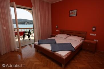 Bedroom Tisno, Bedroom u smještaju tipa room.