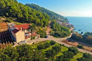 Property - Apartments 6112 Property Uvala Tvrdni Dolac (Hvar) - Accommodation 6112 - Apartments near sea with pebble beach.