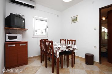 Dining room Bibinje, Dining room u smještaju tipa apartment, dostupna klima i WIFI.
