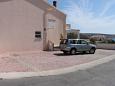 Parking lot - Apartments 6287 Parking lot Kustići (Pag) - Accommodation 6287 - Apartments with pebble beach.