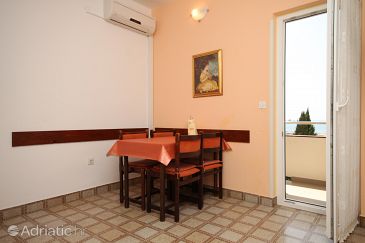 Dining room Novalja, Dining room u smještaju tipa apartment, dostupna klima i WIFI.
