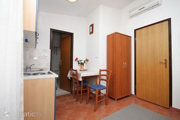 Dining room Pag, Dining room u smještaju tipa studio-apartment, WIFI.