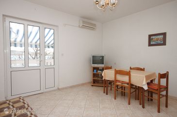 Dining room Kustići, Dining room u smještaju tipa apartment, dostupna klima i WIFI.