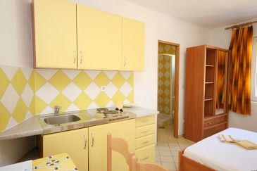 Kitchen Pag, Kitchen u smještaju tipa studio-apartment, dopusteni kucni ljubimci i WIFI.