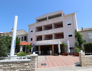 Property - Apartments 6432 Property Novalja (Pag) - Accommodation 6432 - Apartments with pebble beach.