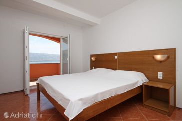 Bedroom Metajna, Bedroom u smještaju tipa room, dostupna klima i WIFI.