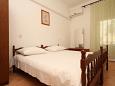 Bedroom 2 Metajna, Bedroom 2 u smještaju tipa room, dostupna klima.