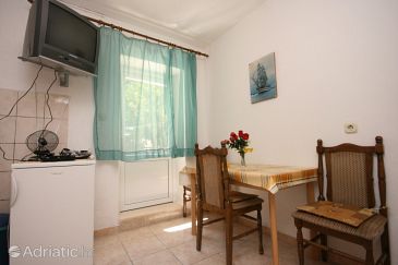 Dining room Podgora, Dining room u smještaju tipa apartment, WIFI.