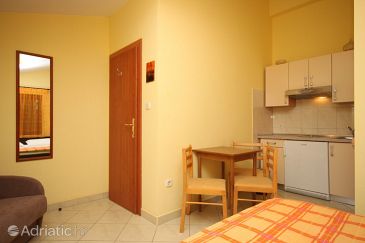 Dining room Sućuraj, Dining room u smještaju tipa studio-apartment, dopusteni kucni ljubimci i WIFI.