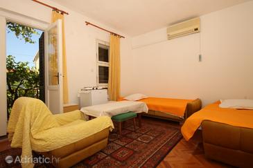 Room S-6748-a - Apartments and Rooms Baška Voda (Makarska) - 6748